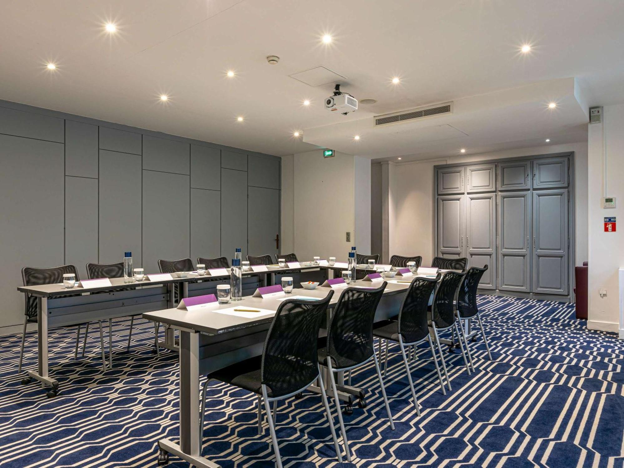 Mercure Paris Cloud Hippodrome Hotel 4*